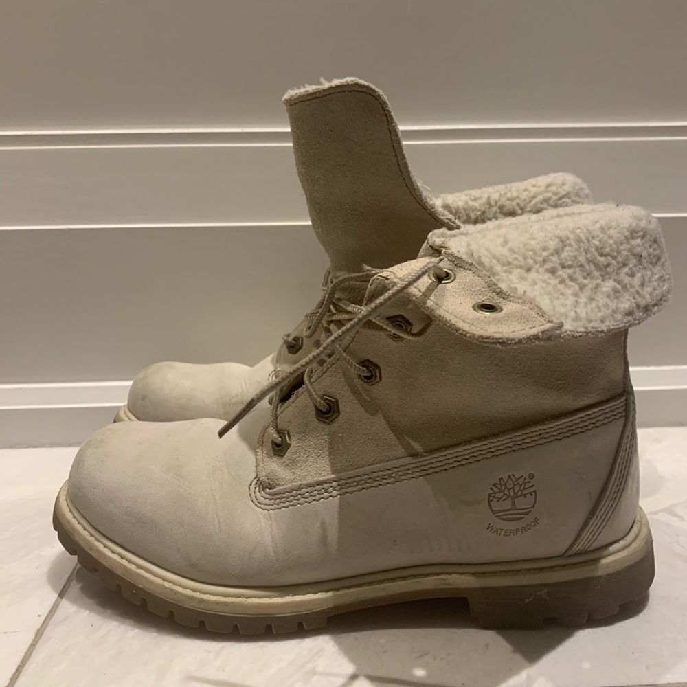Woman’s White Timberland Boots Beautifully Warm